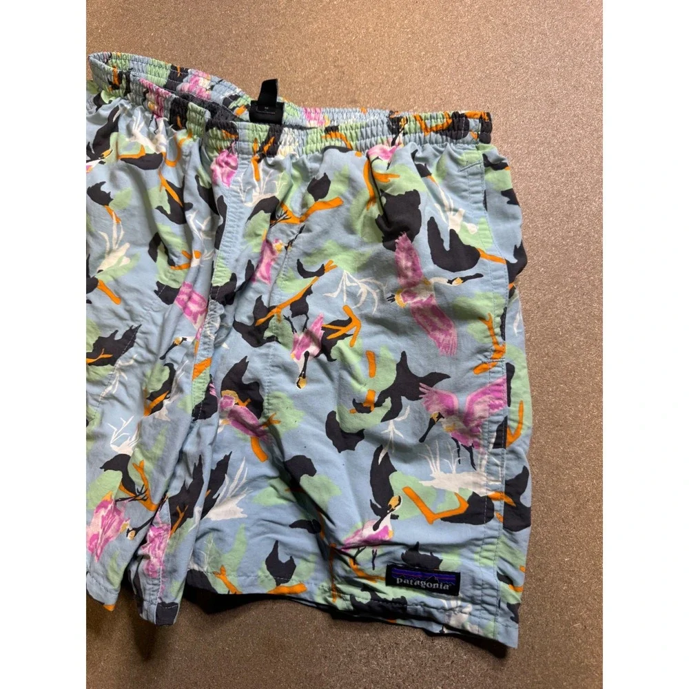 Patagonia Baggies 5 Inseam Shorts Mens Medium Blue Crane Bird Print 57022‎